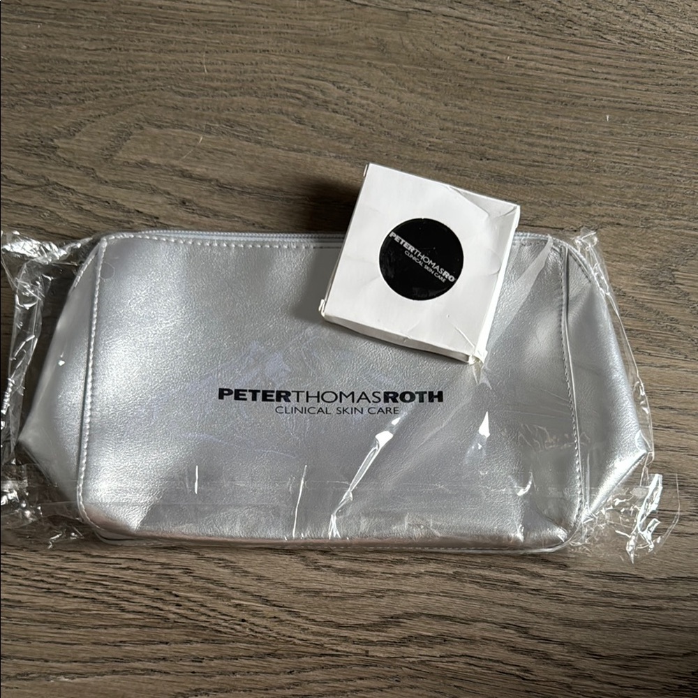 🆕 Peter Thomas Roth Metallic Silver Pouch & Mirror